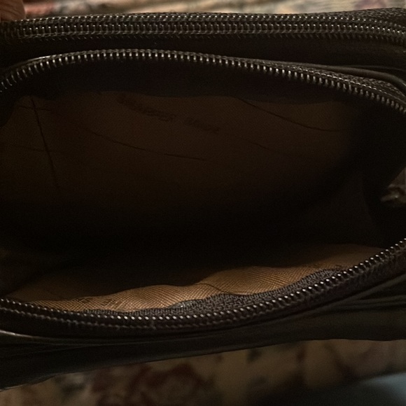 The Sharper Image multi compartment black bag. - Picture 4 of 6
